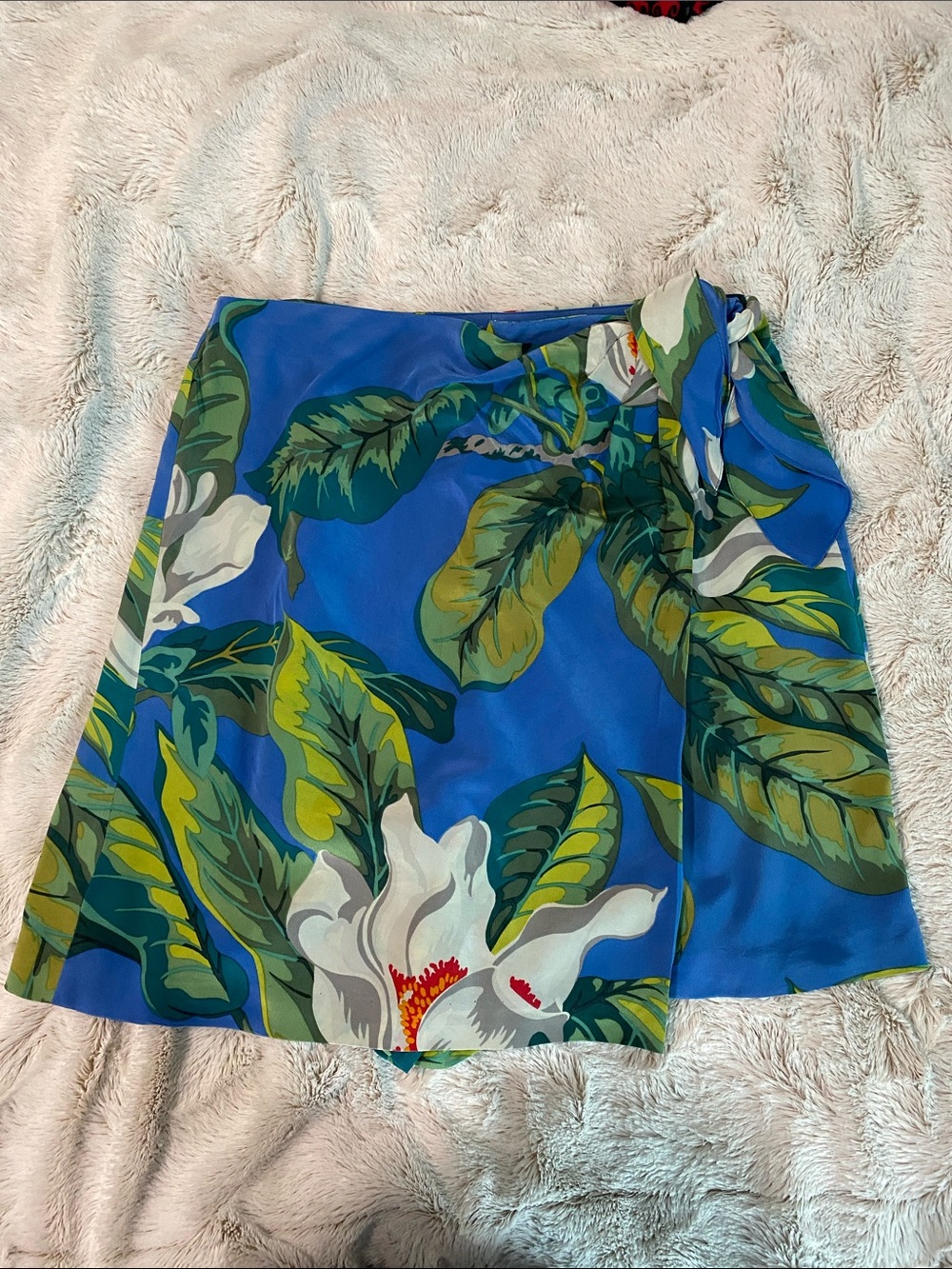 Ellen Tracy Blue Tropical Print Wrap Shorts